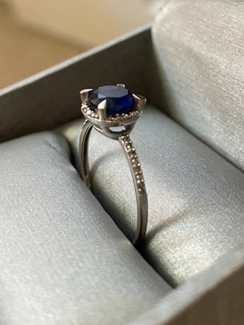 10K White Gold and lab-created Sapphire Ring with Diamond Chips- Approx size 9 - Picture 5 of 8